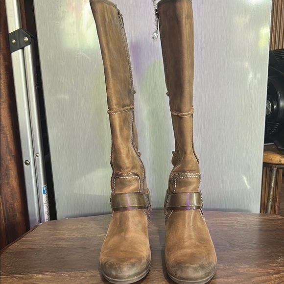 PIKOLINOS Brown Heeled Boots with Distressed Leather - Picture 2 of 9